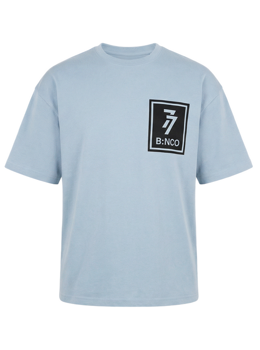 تيشيرت بطبعة مستطيلة كبيرة