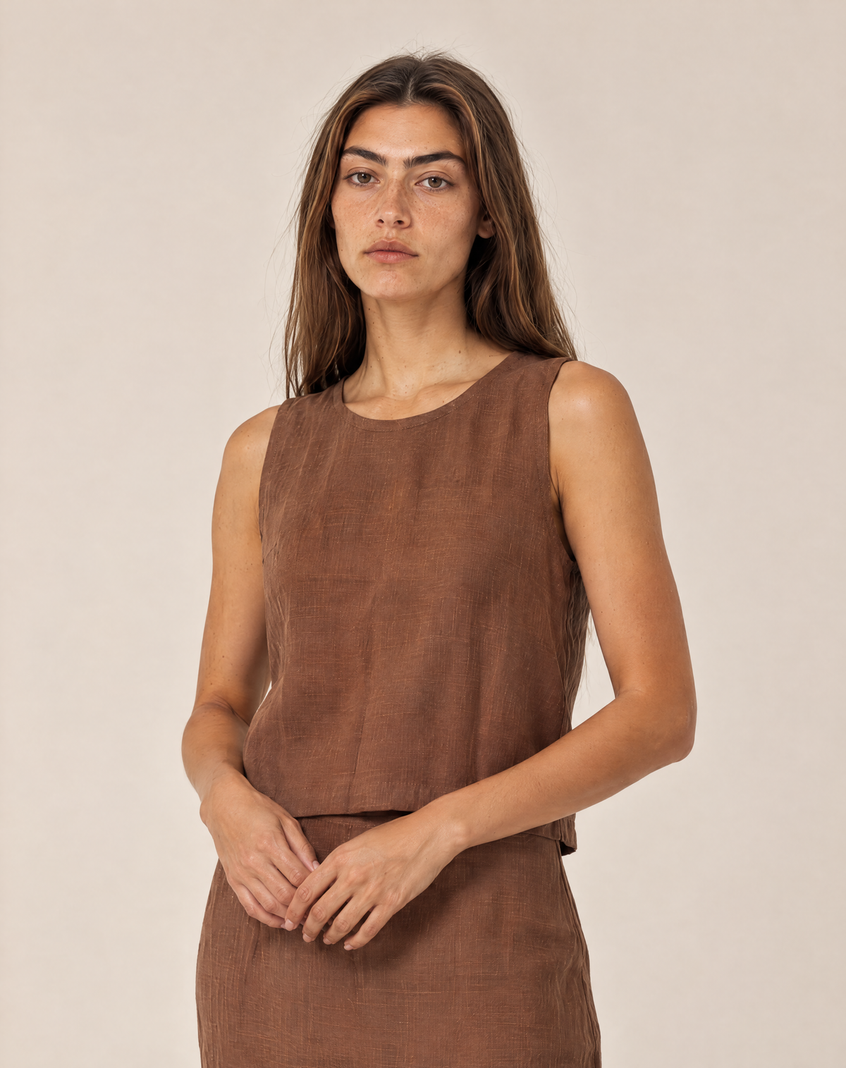 Sleeveless linen top in brown