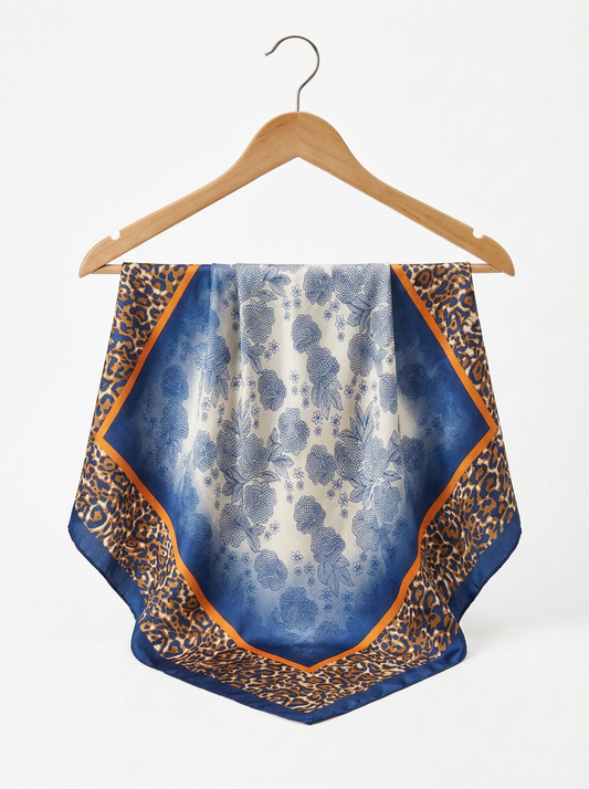 Lightweight square bandana with leopard prints